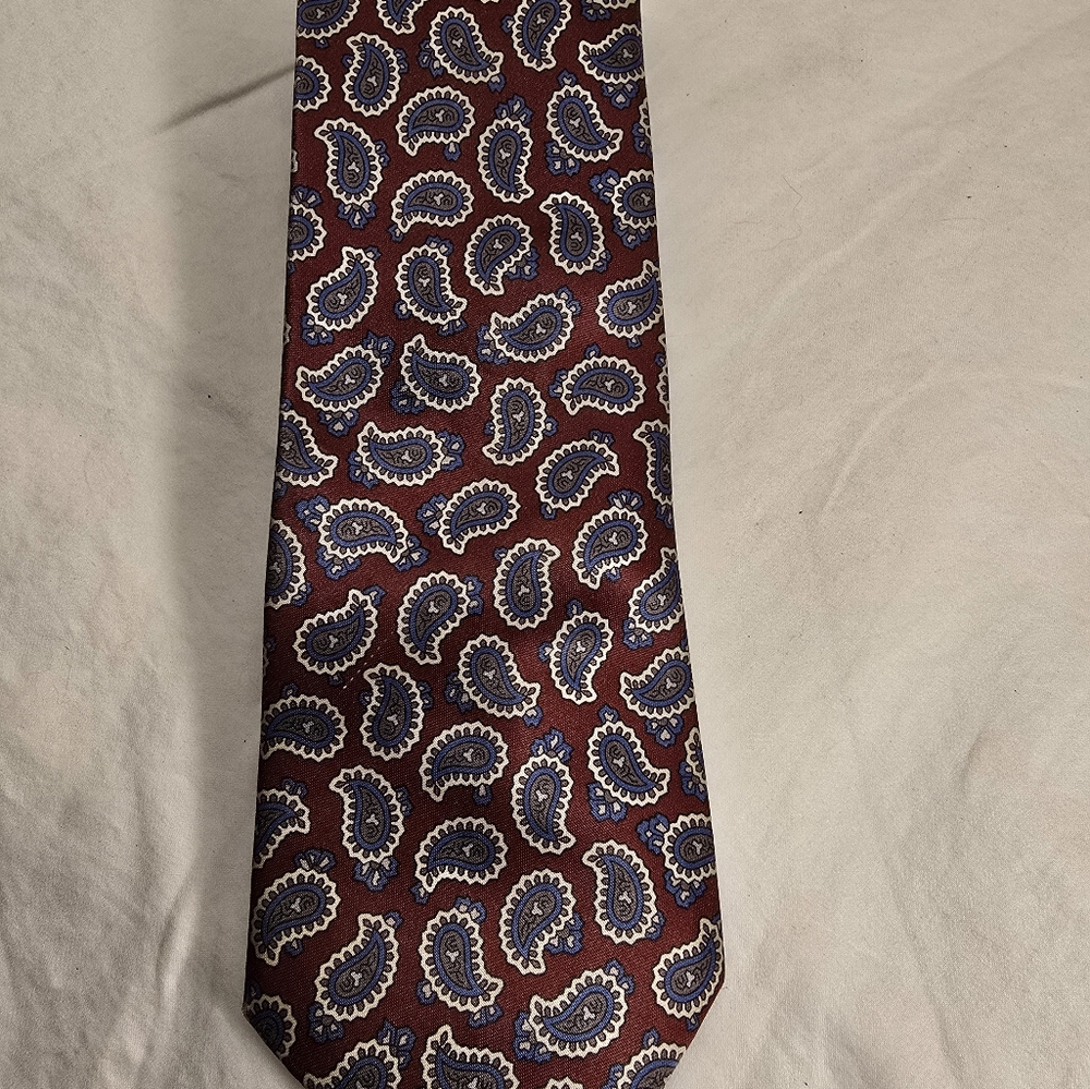 Van Heusen‎ Tie Paisley Burgandy Blue Grey Cream Made In USA EUC